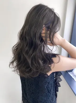 カラー 辺見 葵のヘアスタイル