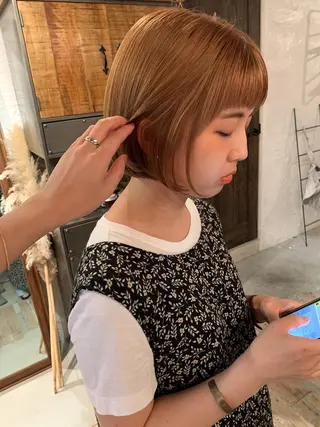 ショート カラー momo 岡崎のヘアスタイル