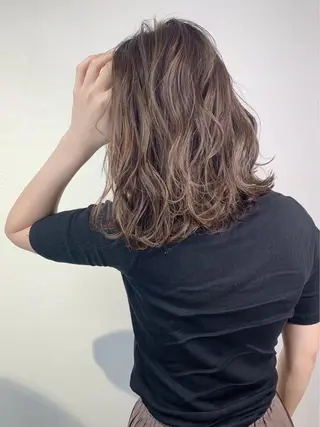 セミロング カラー _WHITE 高槻のヘアスタイル