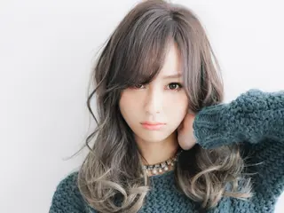 ロング カラー イズ ミのヘアスタイル