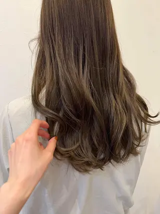 ロング カラー 青栁 穂香のヘアスタイル