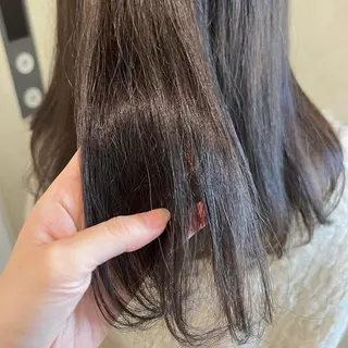 セミロング カラー 筒井 璃音のヘアスタイル