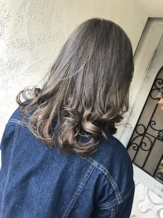 カラー 玉邑 美菜のヘアスタイル