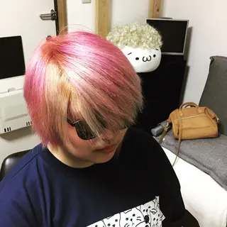 ショート カラー じょん 。のヘアスタイル