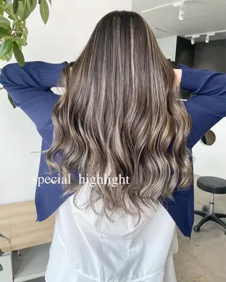 ロング 岸川 恭子のヘアスタイル