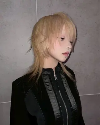 ミディアム AIRA/ブリーチ ‪/透明感カラーのヘアスタイル