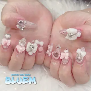 ネイル BLUEM なな🐶のネイルデザイン