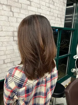 セミロング NeoestLog by あんくるトム所属・ゆうき/触りたくなる 美髪にしますのヘアスタイル