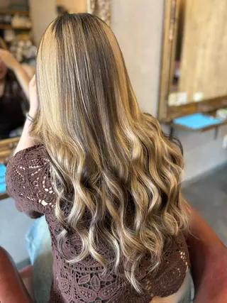 ロング カラー ナギサ 🐶のヘアスタイル