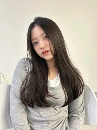 ロング 絹髪矯正/艶カラー /透明感/石田桃子のヘアスタイル