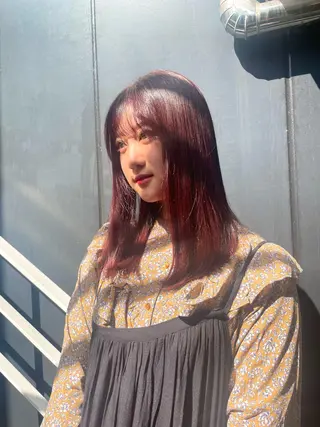 セミロング カラー ヘアアレンジ mika｜ブルーカラ ー｜ハイトーンカラーのヘアスタイル