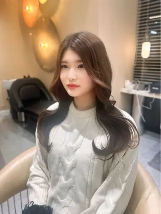 ロング カラー 羽成 優衣菜のヘアスタイル