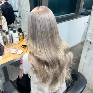 ロング カラー ハイトーンカラー 🦄レイヤーカットのヘアスタイル