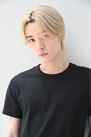 ミディアム メンズ センターパート/ メンズ特化/植田 柊のヘアスタイル