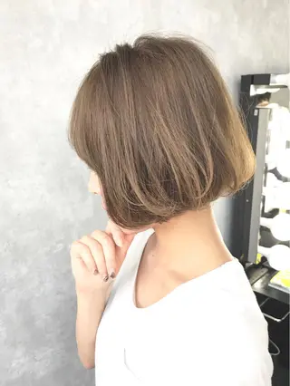 ショート カラー TOMOYAレイヤー ブリーチ縮毛矯正のヘアスタイル