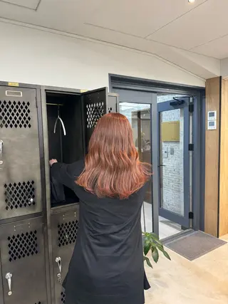 ミディアム INORI|艶カラ ー|フェイスレイヤーのヘアスタイル