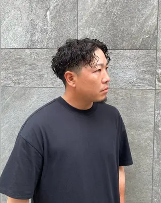 ショート パーマ メンズ スキンフェード/パー マ/須田陸斗のヘアスタイル