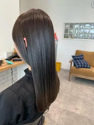 セミロング ヨシミ カズヤのヘアスタイル