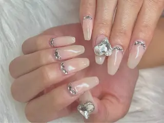 セミロング NAIL SALON FLOR所属・キラキラネイル/ 韓国ネイルMAKIのネイルデザイン