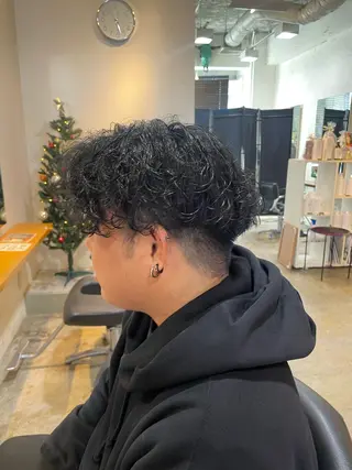 ミディアム パーマ メンズ RIN／韓国ヘア レイヤーカットのヘアスタイル