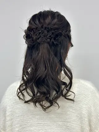 ロング ヘアアレンジ rebloom所属・山之内匠/艶カラー/ ハイトーン/ブリーチのヘアスタイル