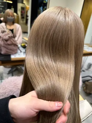 カラー 肌に馴染むハイトーン /ミルクティーカラーのヘアスタイル