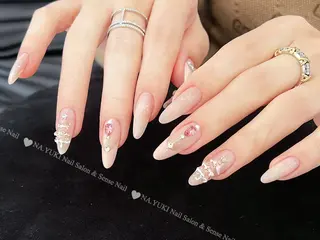 ネイル 🦋 Queenieのネイルデザイン