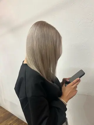 セミロング カラー siro所属・ハイトーン美容師🐳 神崎 源のヘアスタイル