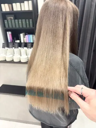 ロング 小沢 真澄のヘアスタイル