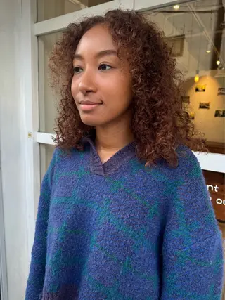 ミディアム カラー シカナイ アリサのヘアスタイル