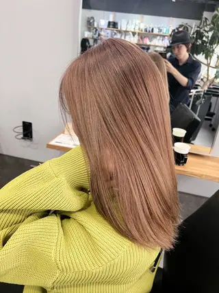 ミディアム ミルクティーカラー グレージュ　高山慧輔のヘアスタイル