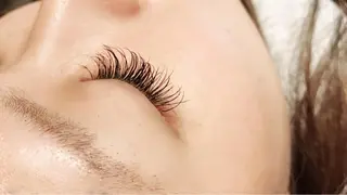 マツエク・マツパ 小林 美央のヘアスタイル