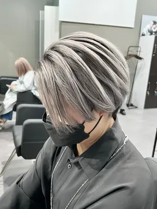 ショート カラー Via officialのヘアスタイル