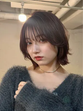 ミディアム Farbe所属・顔まわりレイヤー 透明感カラー🩵🩵のヘアスタイル