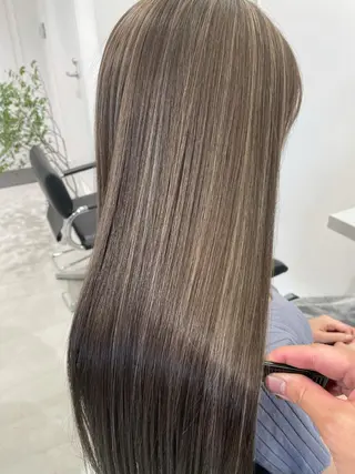 ロング カラー ito. ブリーチ/髪質改善のヘアスタイル