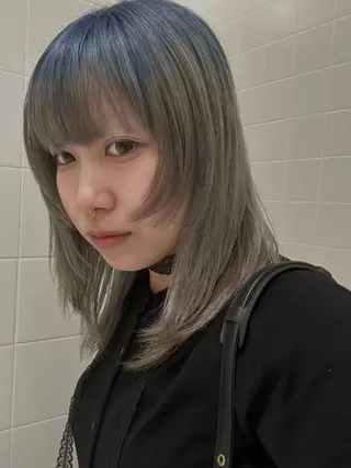 ミディアム カラー 楠 沙羅のヘアスタイル