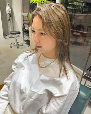 セミロング カラー 鈴木 美紅のヘアスタイル