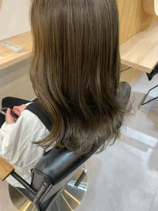 セミロング カラー akane .のヘアスタイル