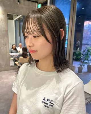 ミディアム カラー iLi所属・iLi 《イリ》のヘアスタイル