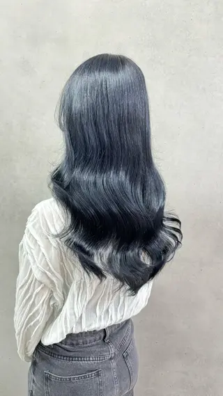 カラー 🇰🇷韓国風ハイ トーンKANA🖤のヘアスタイル