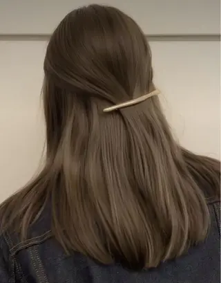 カラー フェザーパーマ/ スペインカールのヘアスタイル