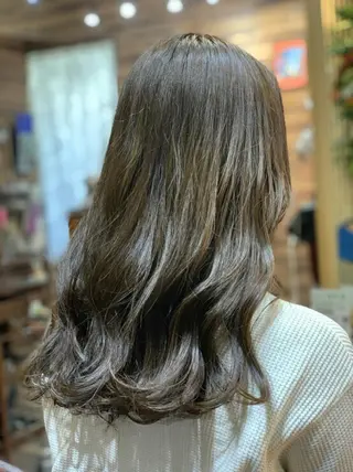 セミロング ＦＵＮＩＣ ファニックのヘアスタイル