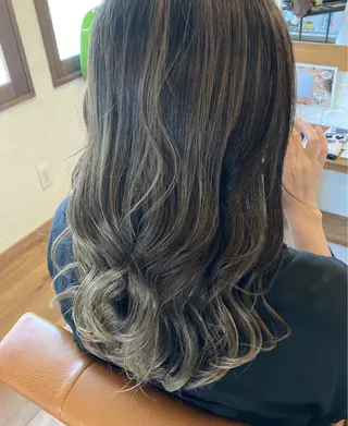 カラー Cheri Cherie所属・井上 歩美のヘアスタイル