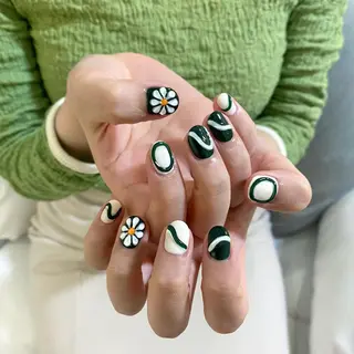 ネイル ✩*.ﾟ真粋 (maiki)⋆*✩のネイルデザイン