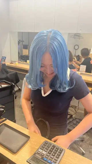 セミロング カラー SALOWIN柏Suite所属・柏最安値インナー/ イヤリング/岡本智樹のヘアスタイル