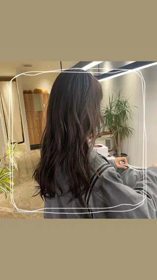 ロング カラー 小宮山 桃加のヘアスタイル