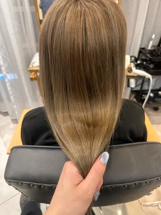 セミロング カラー 三澤 優音のヘアスタイル