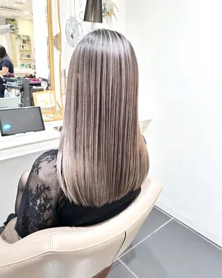 カラー 加藤芽実カラーリスト ／ミルクティーカラーのヘアスタイル