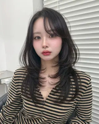 カラー 韓国風寒色/レイヤー 🩶横浜THREEのヘアスタイル