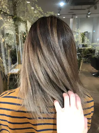 セミロング カラー 細沼 葵のヘアスタイル